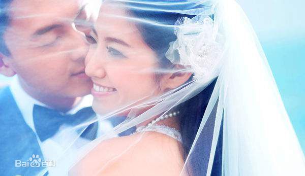 陈自瑶(Yoyo Chan)与丈夫王浩信前后照片