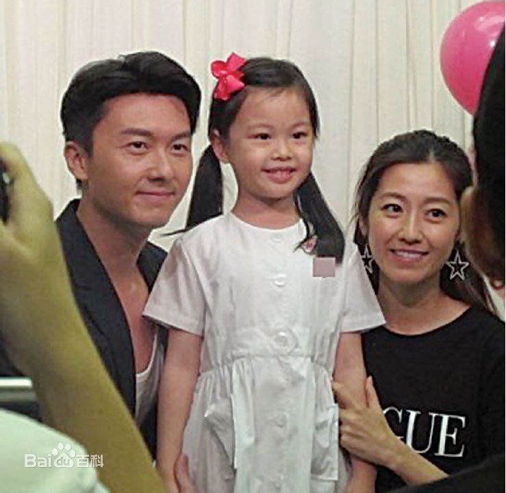 陈自瑶(Yoyo Chan)与丈夫王浩信前后照片