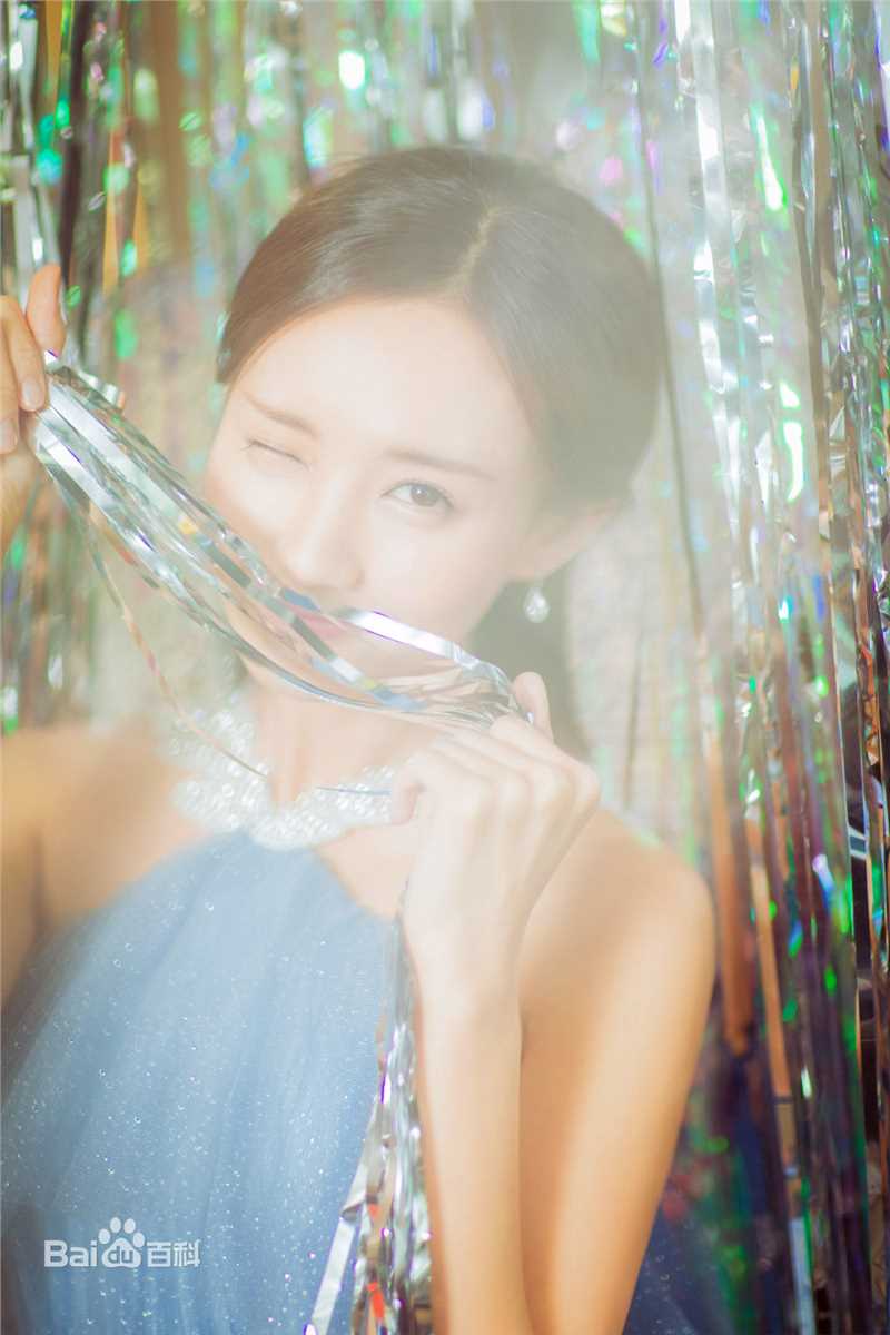 李一桐活动图素颜照相册