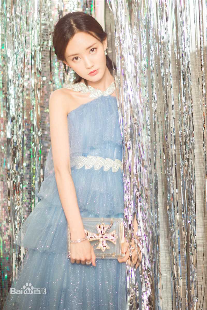 李一桐活动图素颜照相册