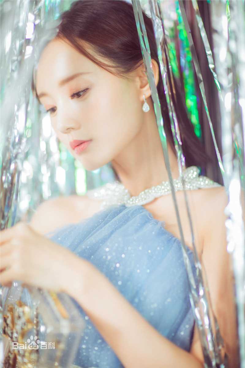 李一桐活动图素颜照相册