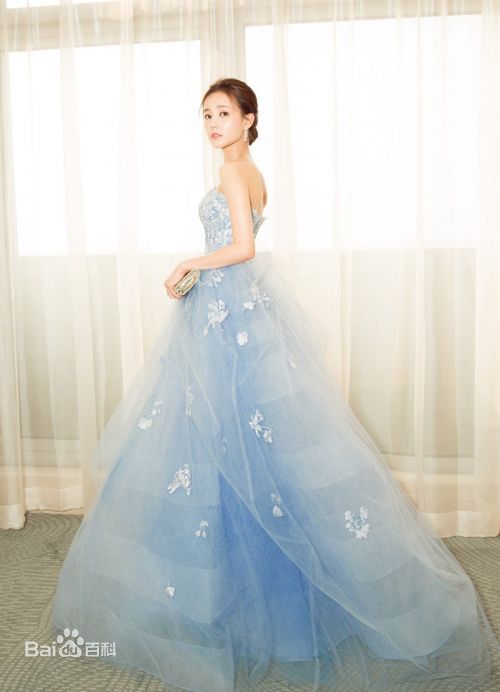 李一桐活动图素颜照相册