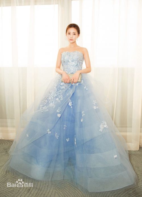 李一桐活动图素颜照相册