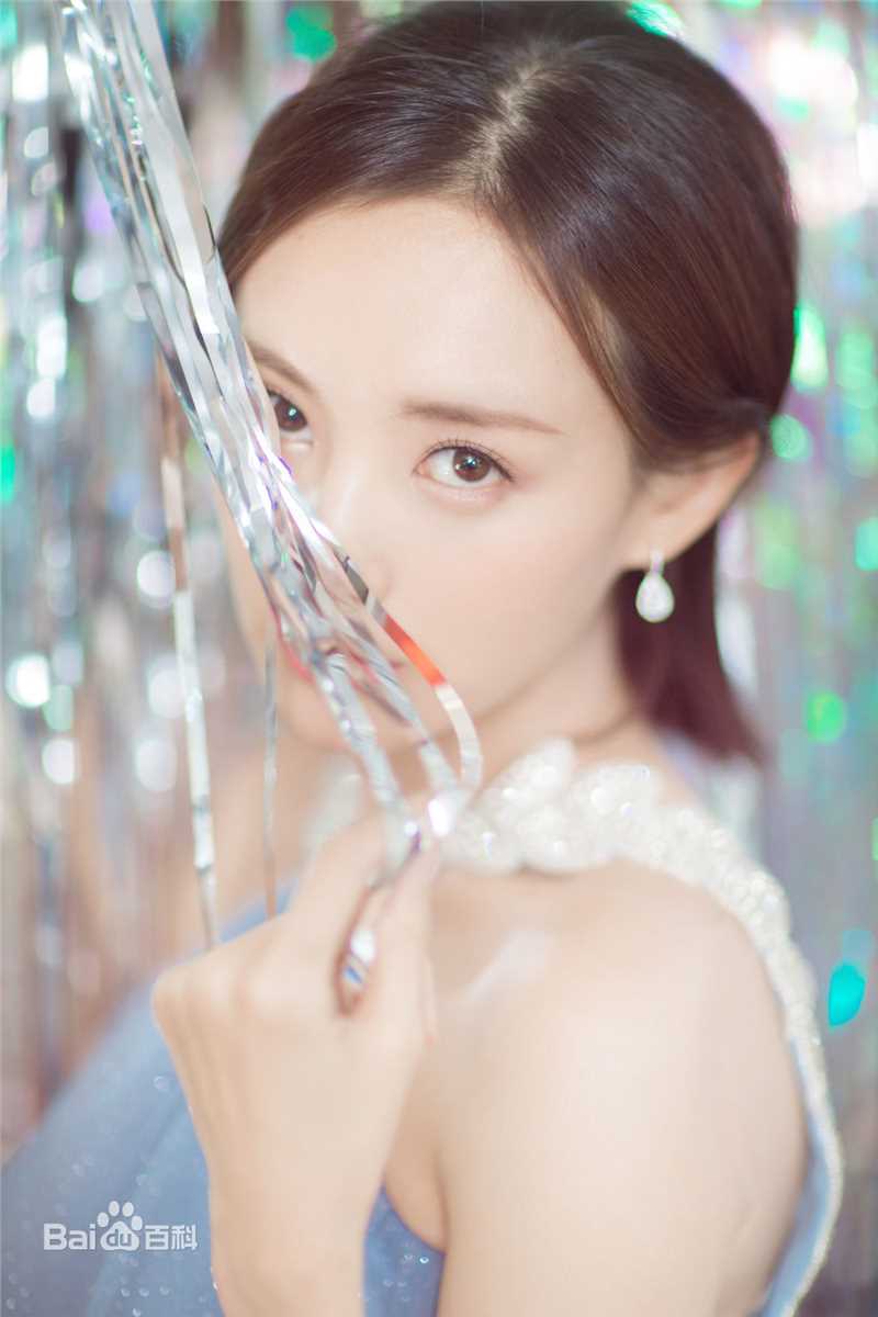 李一桐活动图素颜照相册