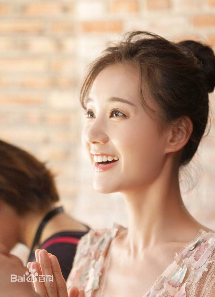 李一桐活动图素颜照相册