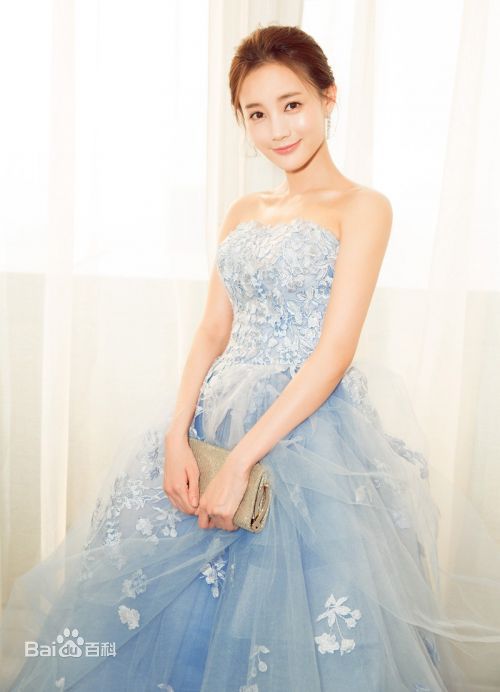 李一桐活动图素颜照相册