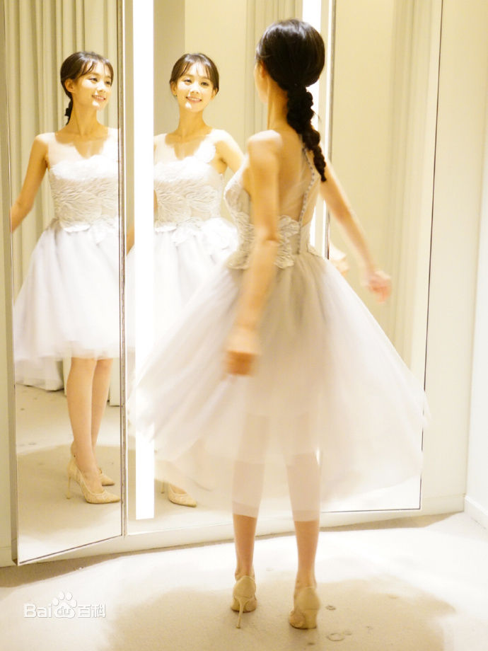 李一桐活动图素颜照相册