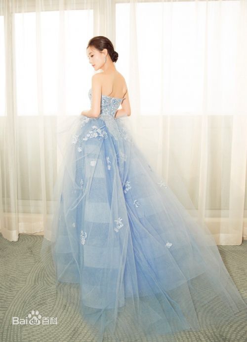 李一桐活动图素颜照相册