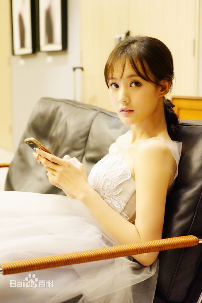 李一桐活动图素颜照相册