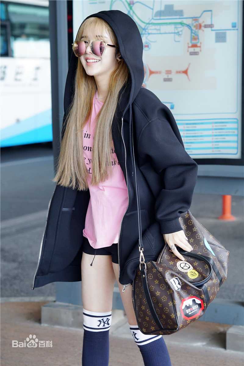 戴燕妮(Flora)街拍性感图片图集