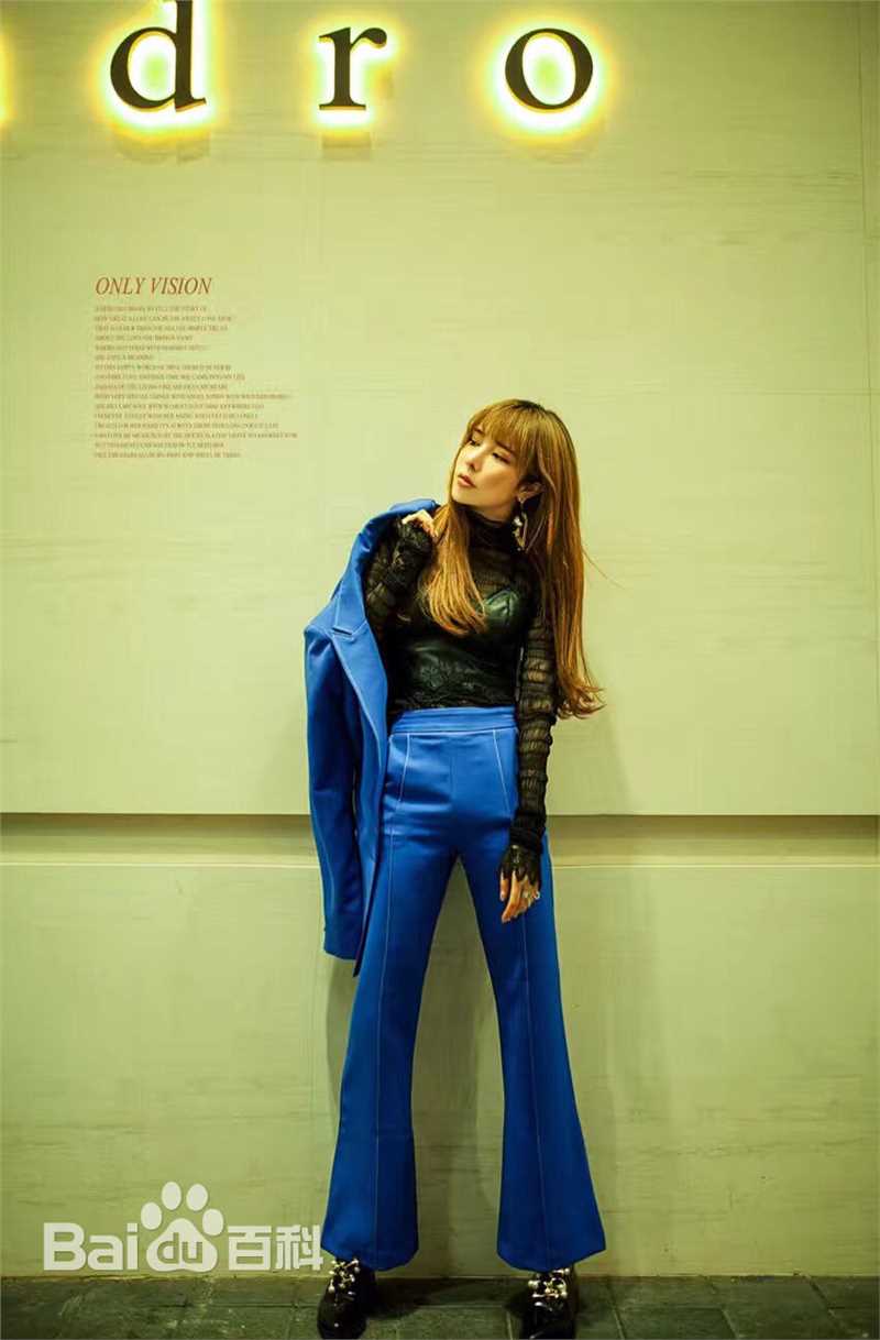 戴燕妮(Flora)街拍性感图片图集