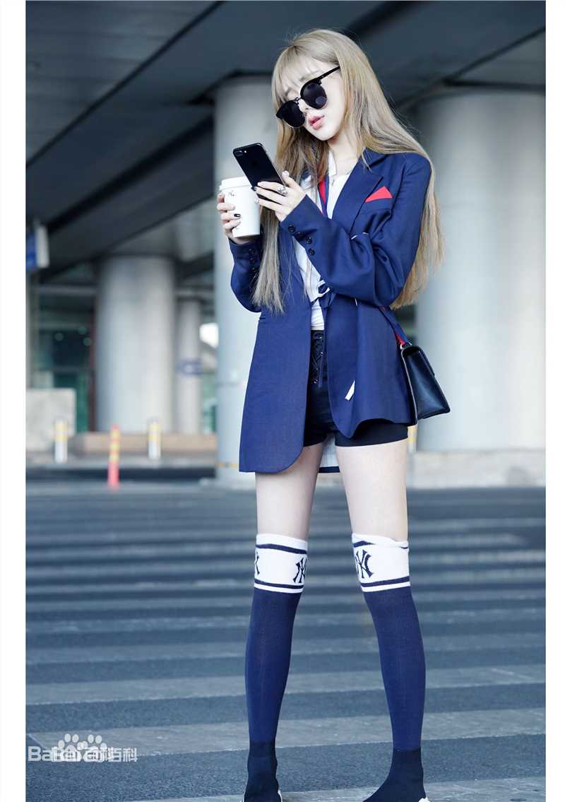 戴燕妮(Flora)街拍性感图片图集