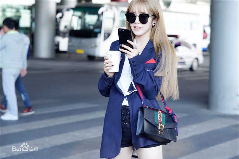 戴燕妮(Flora)街拍性感图片图集