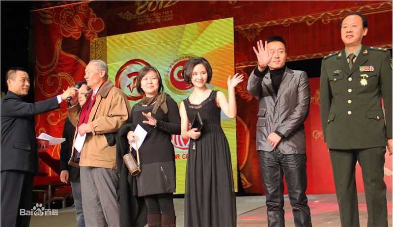 乌兰塔娜2011群英盛典红毯秀图片图集