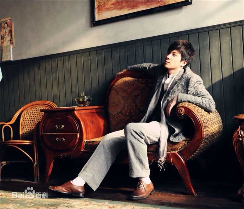 李智楠(Kelvin Lee)在《烽火佳人》饰演黎绍峰中的