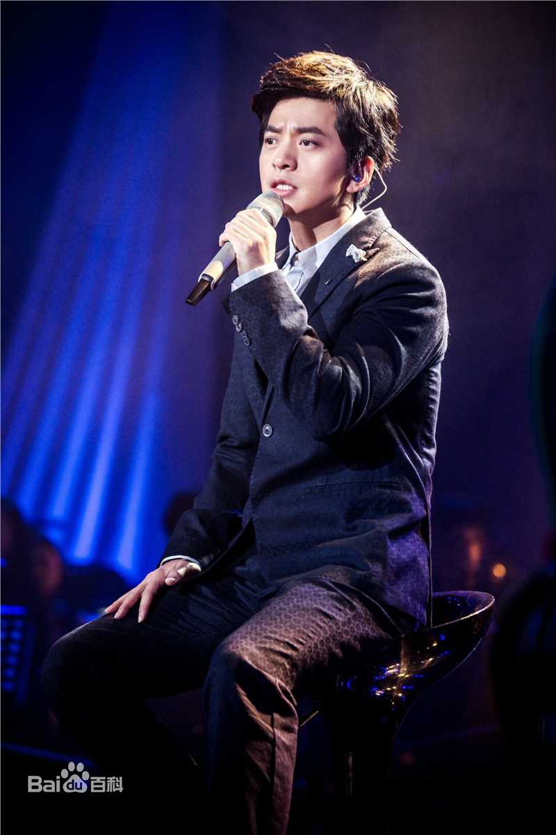 最新李健(Li Jian)在《我是歌手第三季》中的壁纸