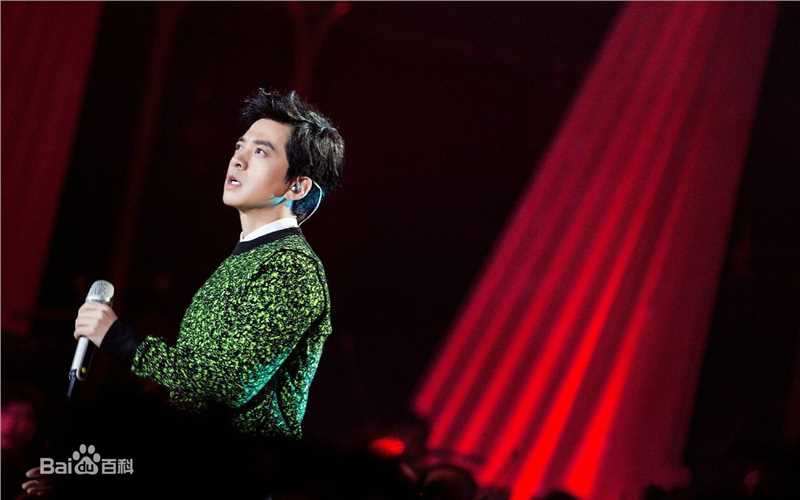 最新李健(Li Jian)在《我是歌手第三季》中的壁纸