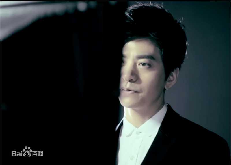 精选李健(Li Jian)在《美若黎明》中的图册