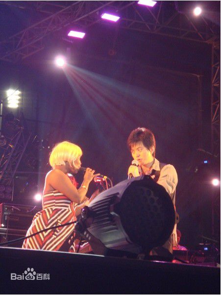 李健(Li Jian)2009年上海爵士音乐节生活照