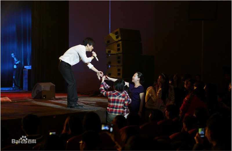 李健(Li Jian)2011年巡演成都杭州天津站图片图集