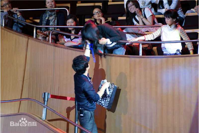 李健(Li Jian)2011向往音乐现场性感图片图集