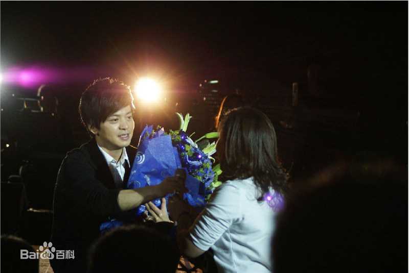 李健(Li Jian)2011向往音乐现场性感图片图集