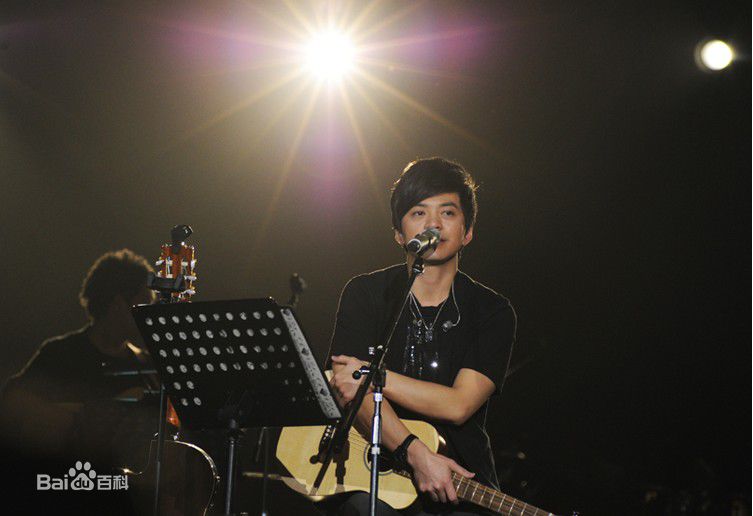 李健(Li Jian)2011向往音乐现场性感图片图集