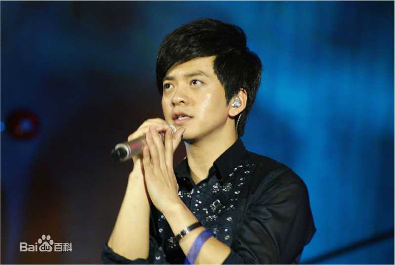 李健(Li Jian)2011向往音乐现场性感图片图集