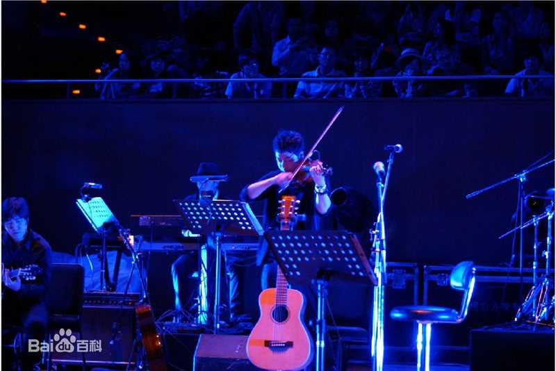 李健(Li Jian)2011向往音乐现场性感图片图集