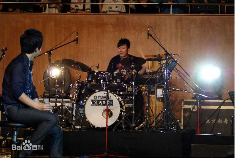 李健(Li Jian)2011向往音乐现场性感图片图集