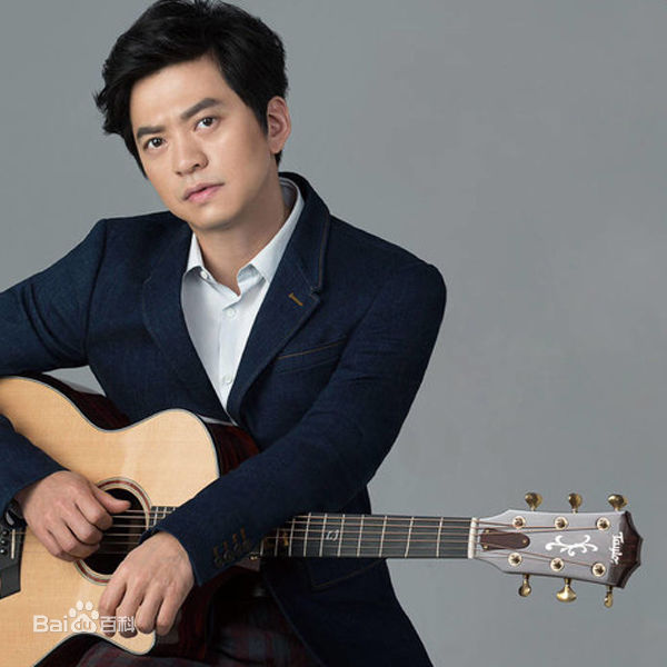 精选李健(Li Jian)在《芭莎时尚》中的图册