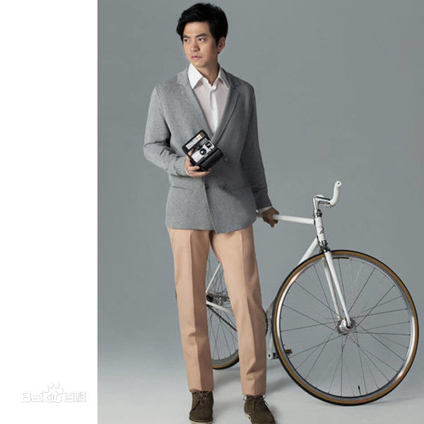 精选李健(Li Jian)在《芭莎时尚》中的图册