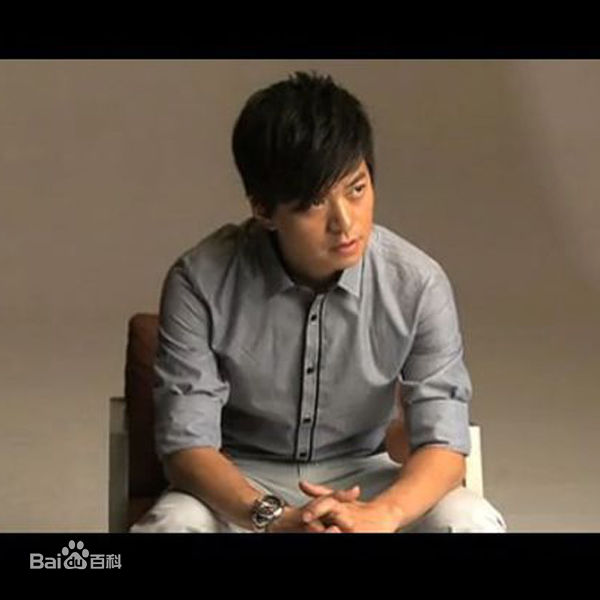 精选李健(Li Jian)在《芭莎时尚》中的图册