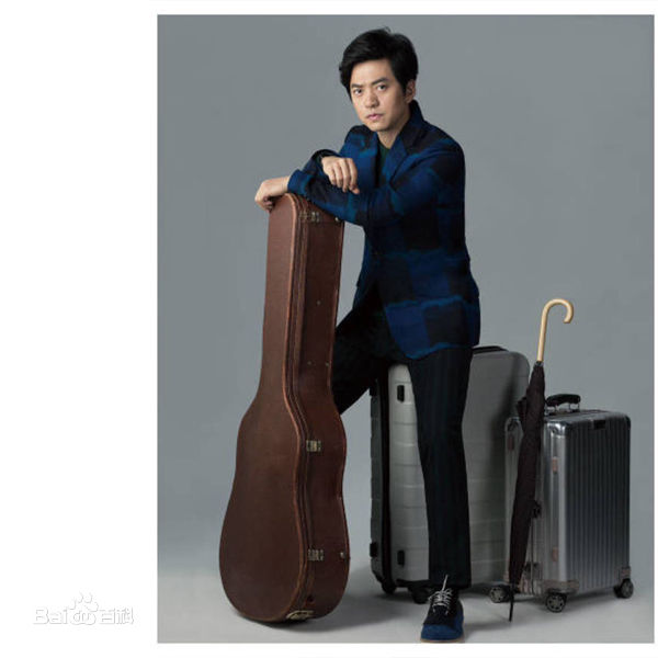 精选李健(Li Jian)在《芭莎时尚》中的图册