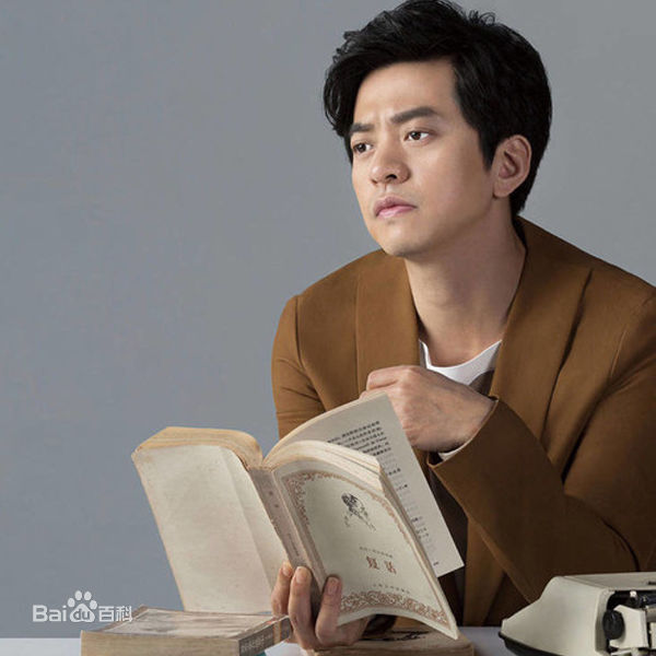 精选李健(Li Jian)在《芭莎时尚》中的图册