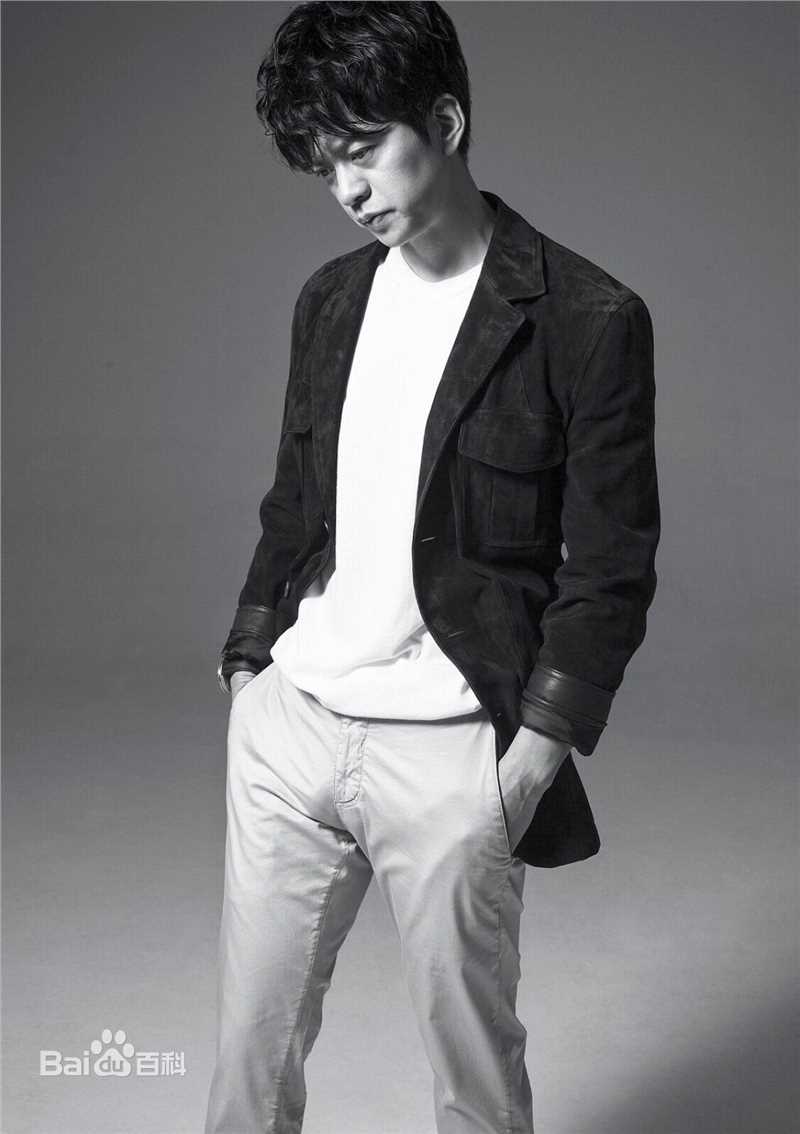 精选李健(Li Jian)在《时尚先生》中的图册