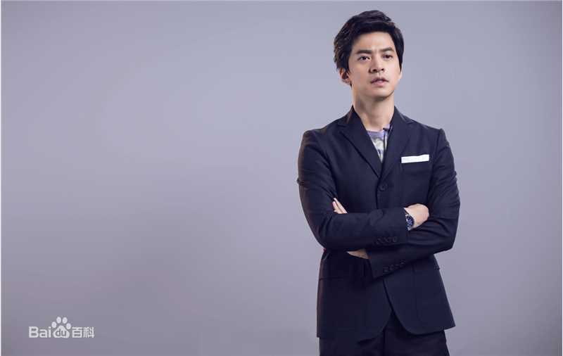 精选李健(Li Jian)在《时尚先生》中的图册