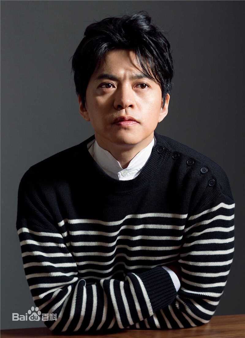 精选李健(Li Jian)在《时尚先生》中的图册