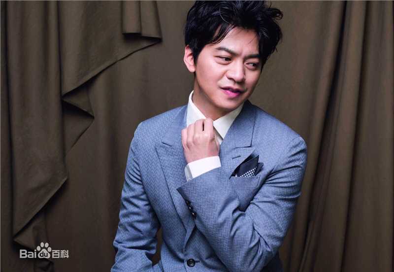 精选李健(Li Jian)在《时尚先生》中的图册