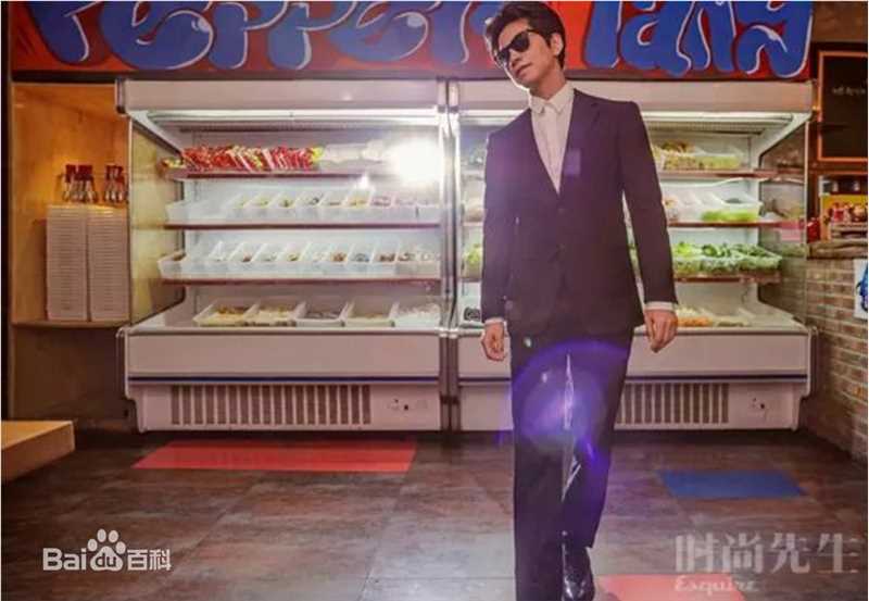 精选李健(Li Jian)在《时尚先生》中的图册