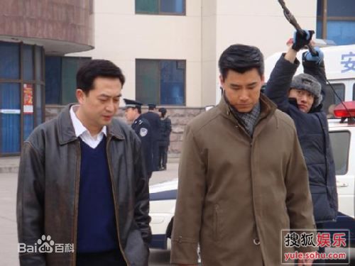 王海燕的丈夫张嘉译前后照片