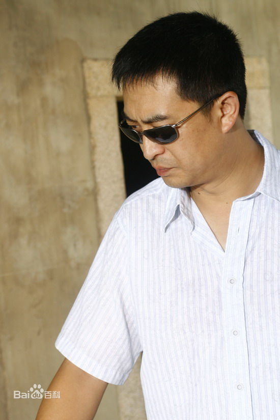 王海燕的丈夫张嘉译前后照片