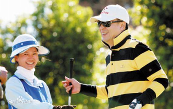 王海燕的丈夫张嘉译前后照片