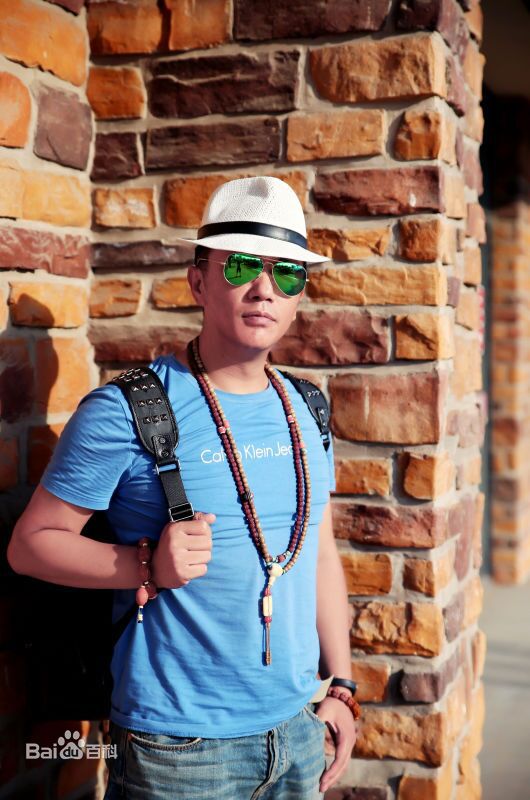 韩朴俊(expectantly)最新壁纸