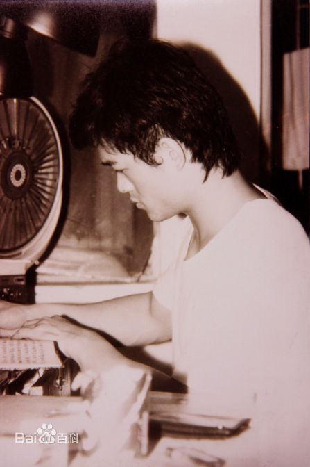 张政勇(Arm)成长照素颜照相册