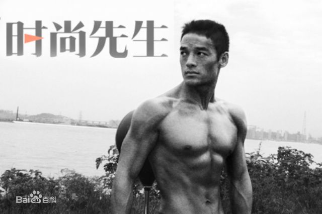 最新张政勇(Arm)在《时尚先生》中的图集