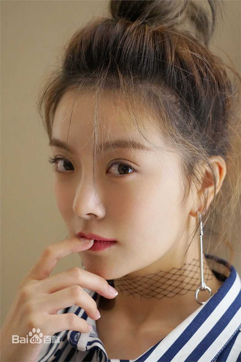 种丹妮潮范儿十足前后照片