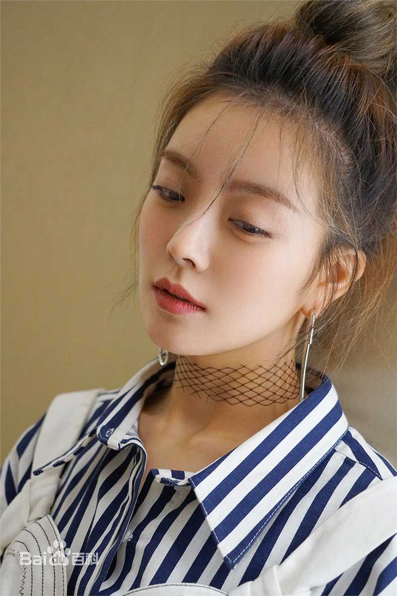 种丹妮潮范儿十足前后照片