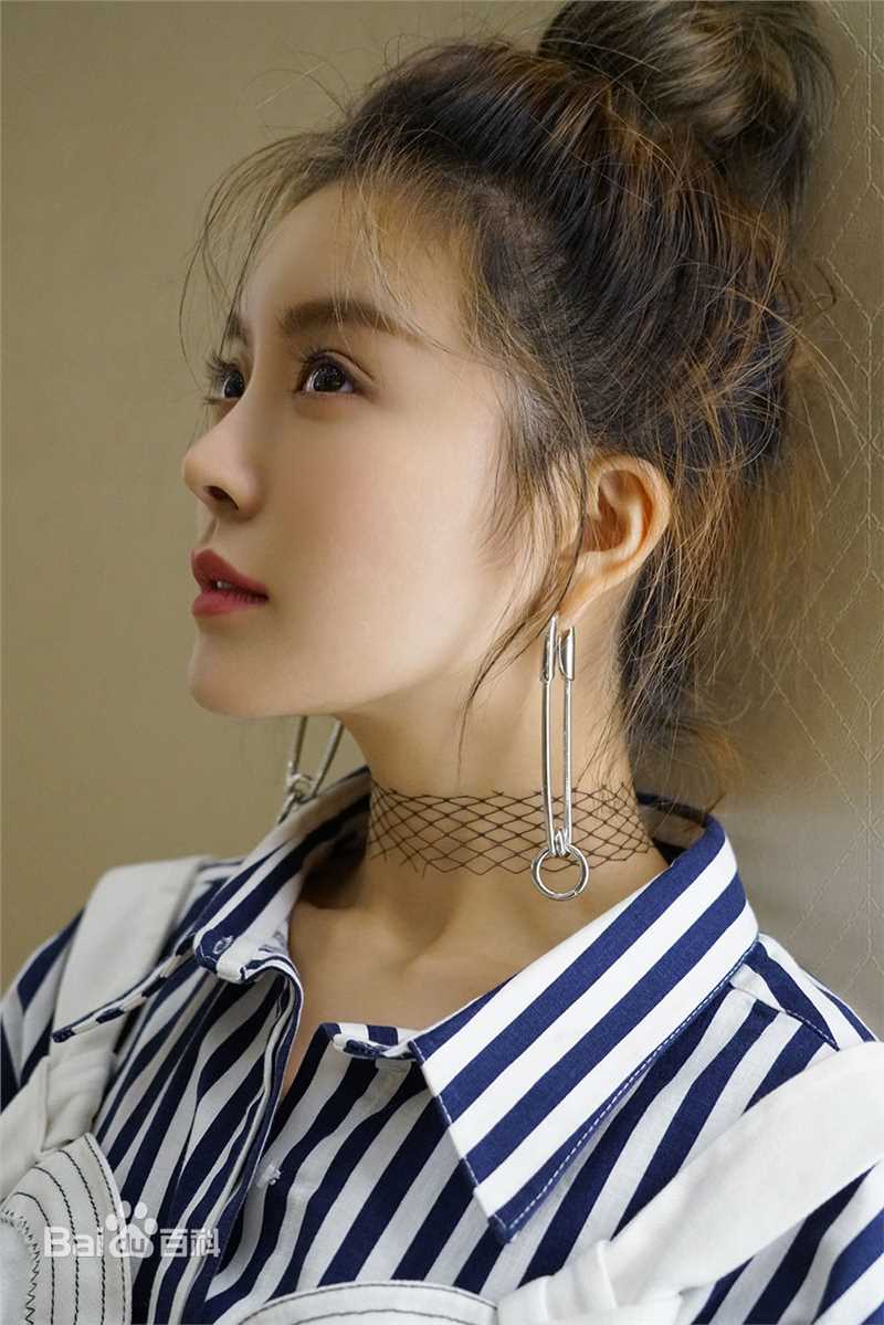 种丹妮潮范儿十足前后照片