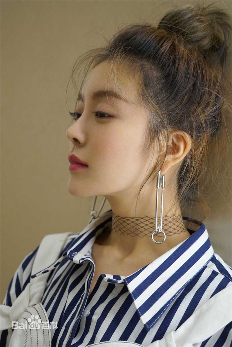 种丹妮潮范儿十足前后照片